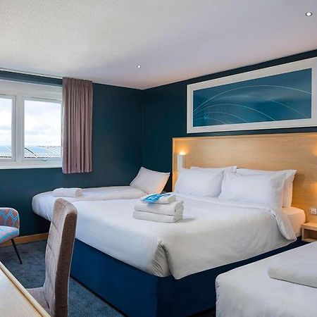 Travelodge Reading Whitley Szoba fotó