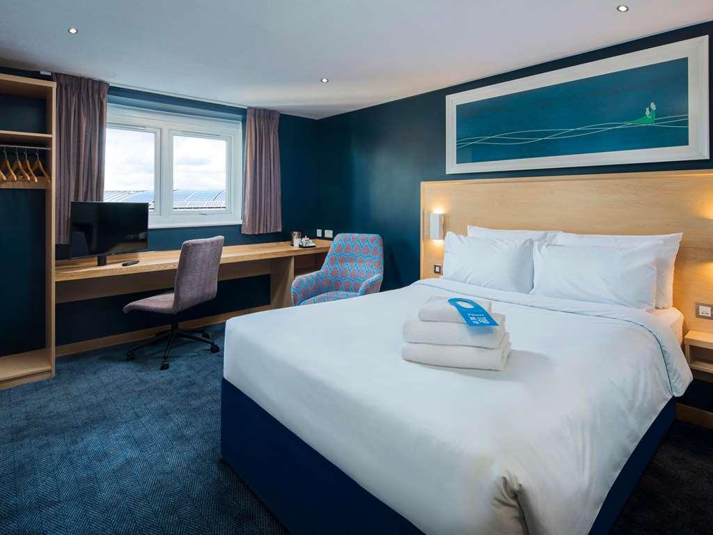 Travelodge Reading Whitley Szoba fotó