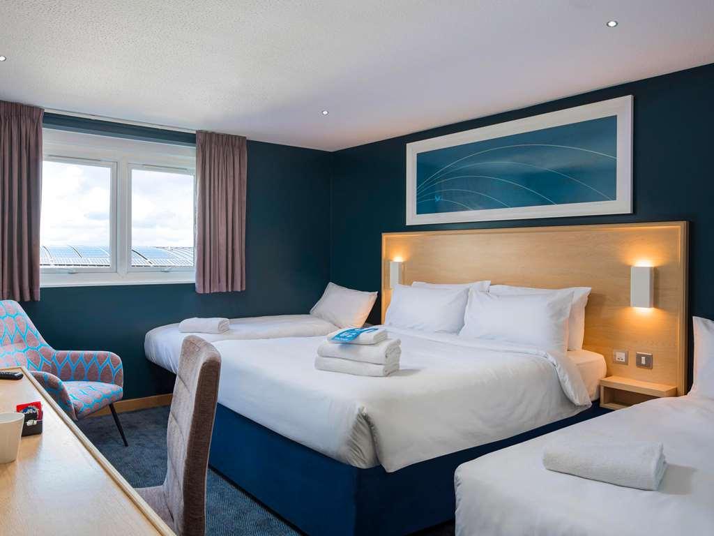 Travelodge Reading Whitley Szoba fotó