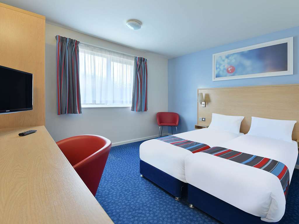 Travelodge Reading Whitley Szoba fotó